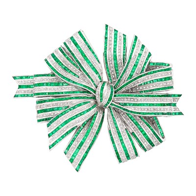 Lot 1092 - Oversized White Gold, Emerald and Diamond Bow Clip-Brooch