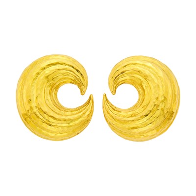 Lot 46 - David Webb Pair of Hammered Gold Crescent Earclips