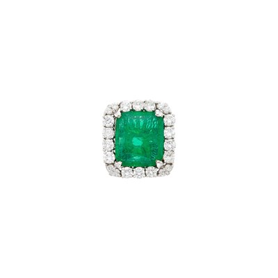 Lot 61 - White Gold, Emerald and Diamond Ring