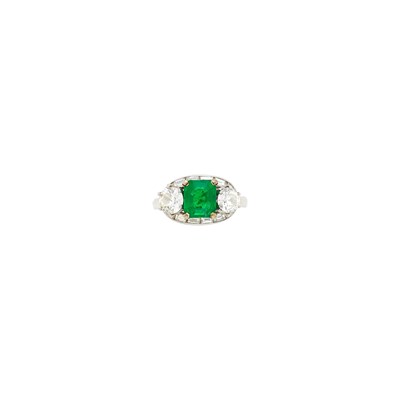Lot 100 - Platinum, Emerald and Diamond Ring