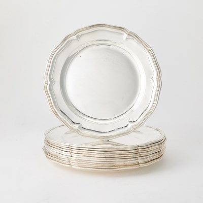 Lot 191 - Set of Twelve Buccellati Sterling Silver Dinner Plates