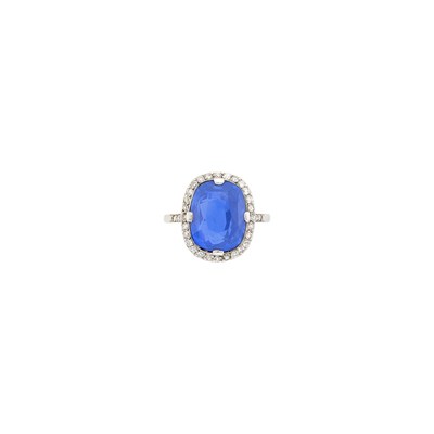 Lot 148 - Platinum, Saphire and Diamond Ring