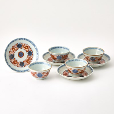 Lot 423 - Set of Four Chinese Export Porcelain Imari Teabowls and Saucers