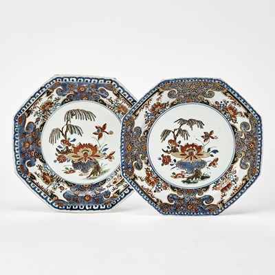Lot 424 - Pair of Chinese Export Porcelain Imari Plates