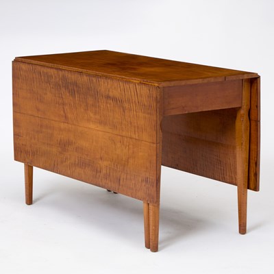 Lot 144 - Federal Highly Figured Tiger Maple Drop-Leaf Dining Table