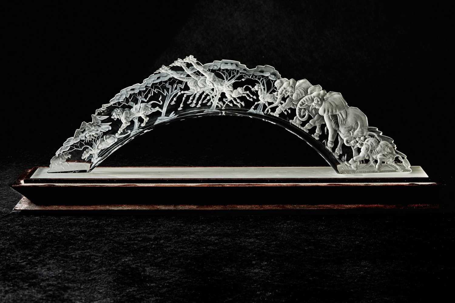 Lot 778 - Steuben Glass Kisima Sculpture