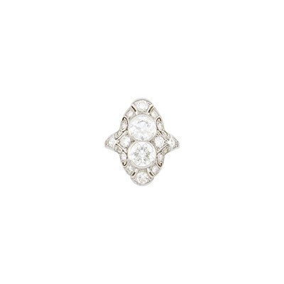 Lot 91 - Platinum and Diamond Ring