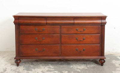 Lot 371 - Ethan Allen Mahogany Chest of Drawers