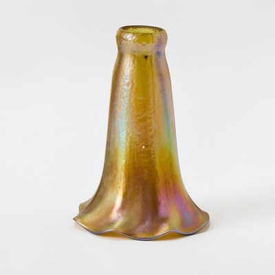 Lot 259 - Tiffany Studios Bronze and Favrile Glass Twelve-Light Pond Lily Lamp