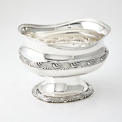 Lot 53 - Tiffany & Co. Sterling Silver "Wave Edge" Pattern Centerpiece Bowl