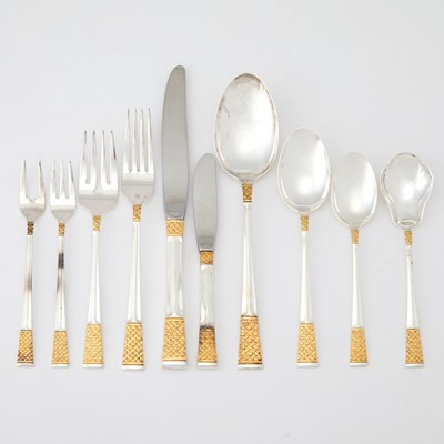 Lot 187 - Lunt Sterling Silver "Golden Columbine" Pattern Flatware Service