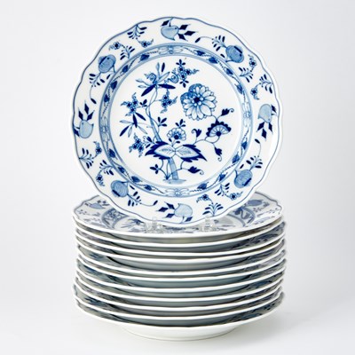 Lot 805 - Set of Twelve Meissen Porcelain "Blue Onion" Pattern Luncheon Plates