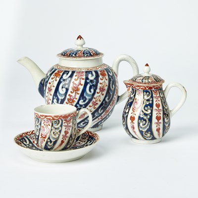 Lot 552 - Worcester Porcelain 'Queen Charlotte' Pattern Partial Service