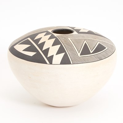 Lot 249 - Acoma Pottery Vase
