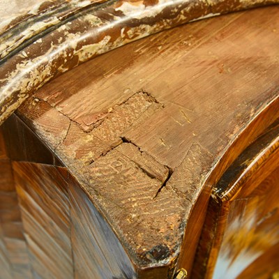 Lot 464 - Early Louis XV Ormolu-Mounted Kingwood Commode en Arbalète
