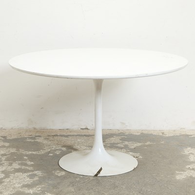 Lot 231 - White Tulip Table