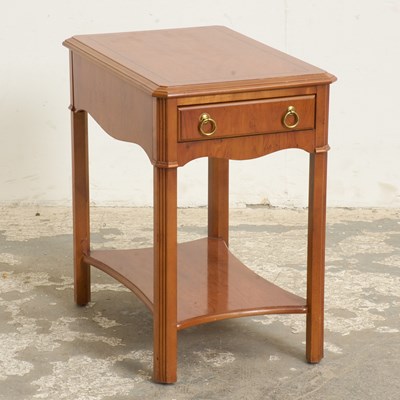 Lot 371 - Drexel Heritage Side Table