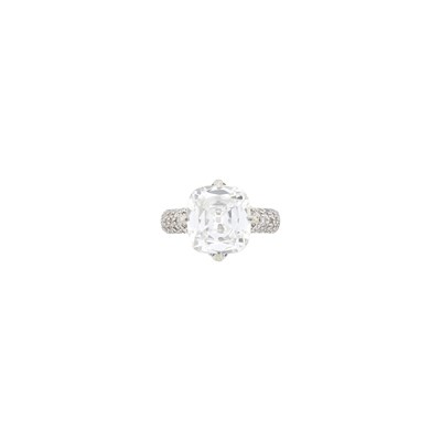 Lot 281 - JAR Platinum and Diamond Ring