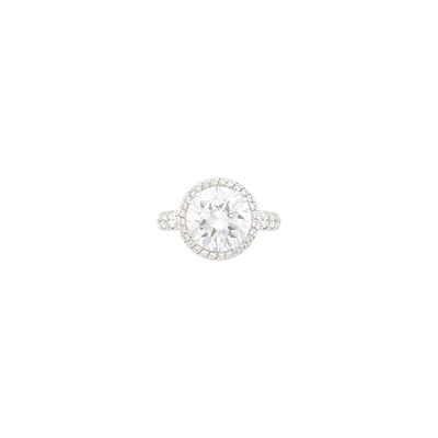Lot 278 - White Gold and Diamond Ring
