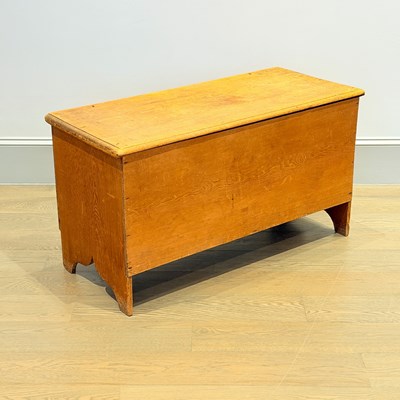 Lot 194 - Pine Six Board Chest