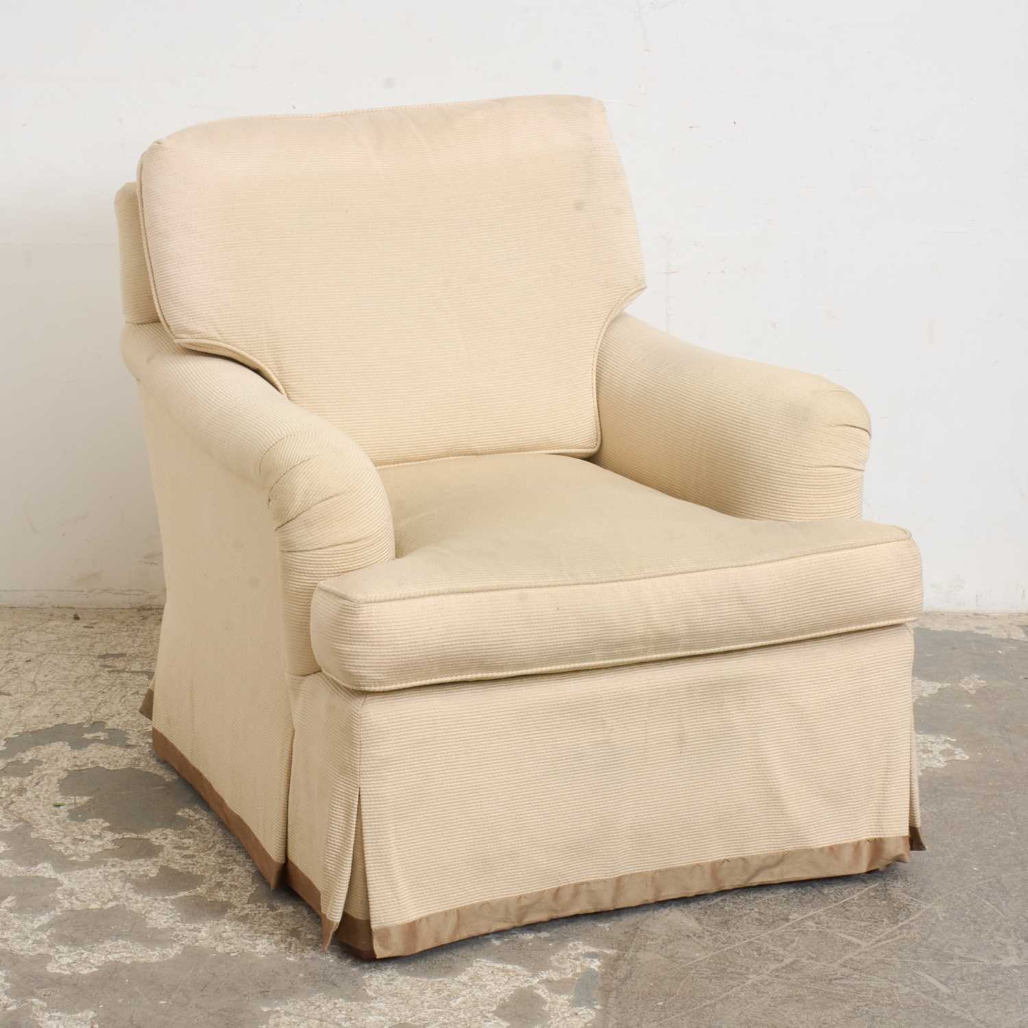 Lot 34 - Cream Upholstered Armchair