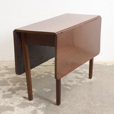 Lot 192 - George III Mahogany Drop-Leaf Dining Table