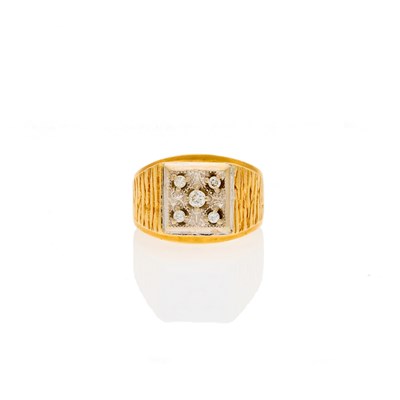 Lot 2258 - Gold, Platinum and Diamond Ring
