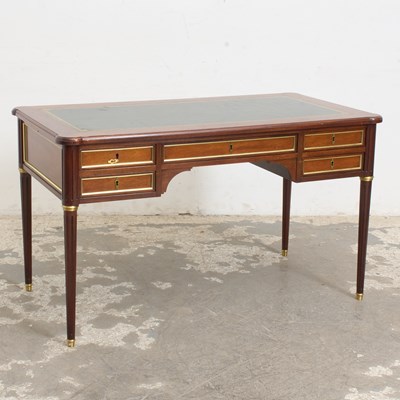 Lot 89 - Louis XV Style Leather Top Desk