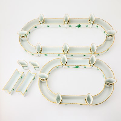 Lot 134 - Herend Porcelain "Chinese Bouquet Green" Pattern Surtout-de-Table