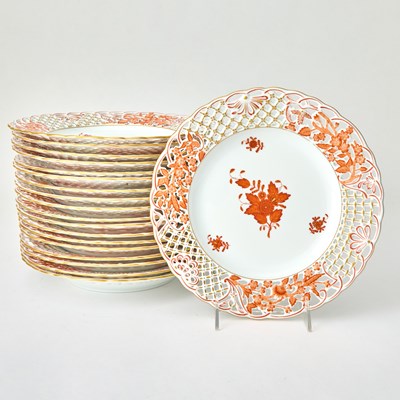 Lot 101 - Set of Nineteen Herend Pierced Porcelain "Chinese Bouquet Rust" Plates