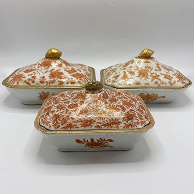 Lot 125 - Chinese Export Porcelain Orange Bird and Butterfly Serving Pieces