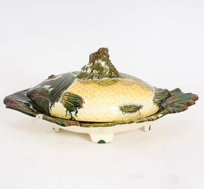 Lot 211 - Majolica Fish Form Lidded Tray