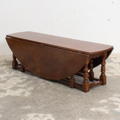 Lot 115 - William and Mary Style Walnut Drop-Leaf Low Table