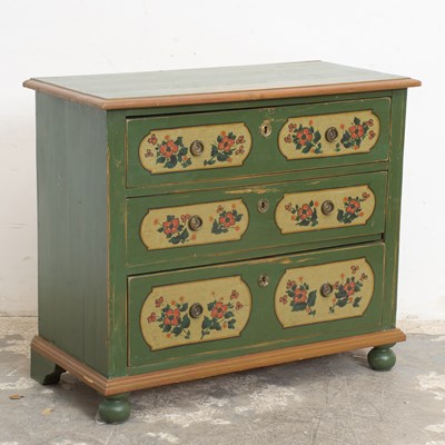 Lot 39 - Paint Decorated Pine Cottage Chest