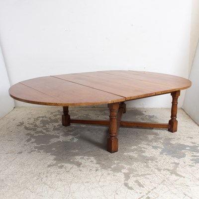 Lot 72 - Baroque Style Oak Circular Dining Table