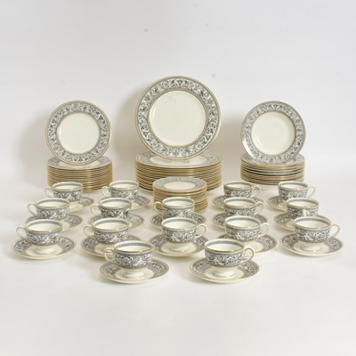Lot 304 - Wedgwood Florentine Dinner Set