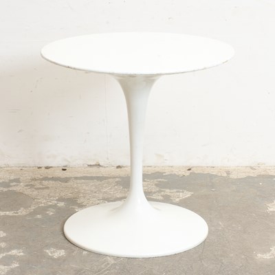 Lot 361 - White Saarinen/Knoll Style Tulip Table