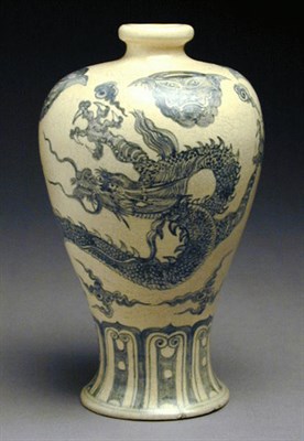 Lot 21 - Finely Painted Vietnamese Blue and White...