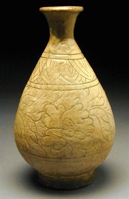 Lot 51 - White Slip-Decorated and Incised Punch'ong...