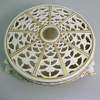 Lot 814 - Continental Gilt-Decorated Porcelain Potpourri...