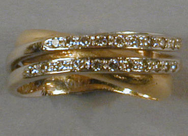 Lot 33 - Gold and Diamond Ring 18 kt. yellow gold and...