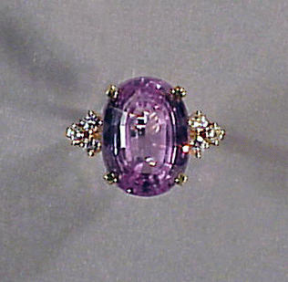 Lot 357 - Spodumene and Diamond Ring 14 kt. yellow gold,...
