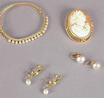 Lot 46 - Group of Gold Jewelry 14 kt. yellow gold,...
