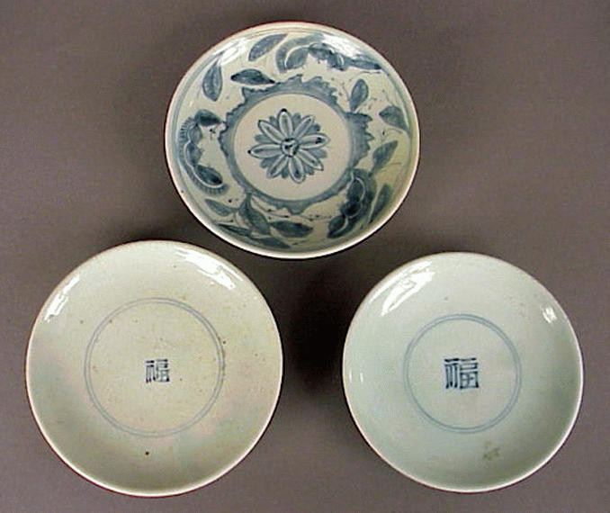 Lot 43 - Three Blue and White Saucer Dishes 19th...