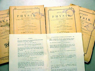 Lot 127 - [PHYSICS] EINSTEIN, ALBERT Annalen der Physik...