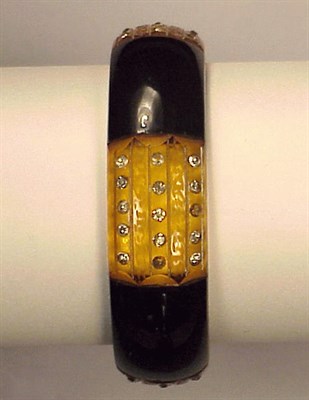 Lot 643 - Bakelite Two-Color Bracelet Alternating in...