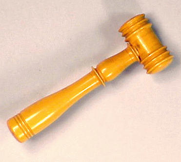 Lot 469 - Bakelite Brooch Depicting a gavel. Length 3...