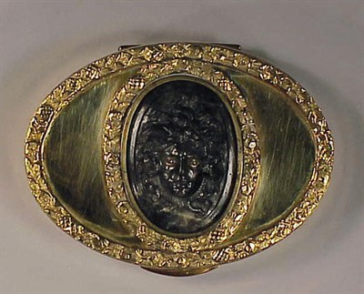 Lot 317 - Gold and Blue Agate Snuff-Box 14 kt. yellow...