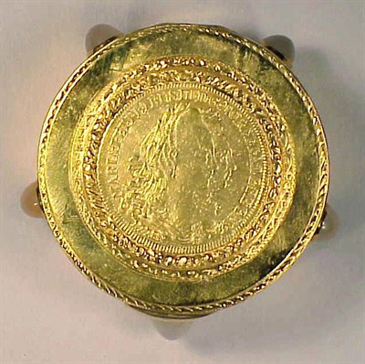 Lot 168 - Gold Coin Box 14 kt. yellow gold, of circular...