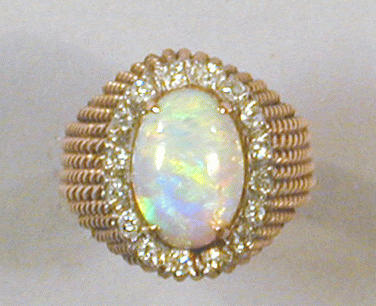 Lot 96 - Opal and Diamond Ring 18 kt. yellow gold, set...